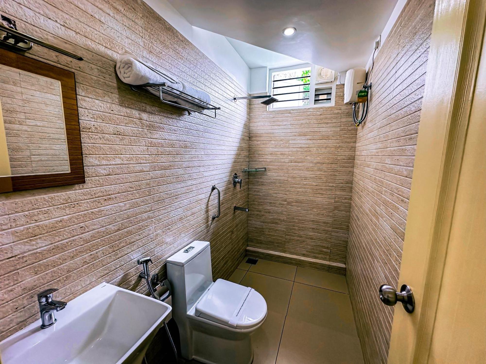 Boulevard Resorts Kakkadampoyil Extérieur photo